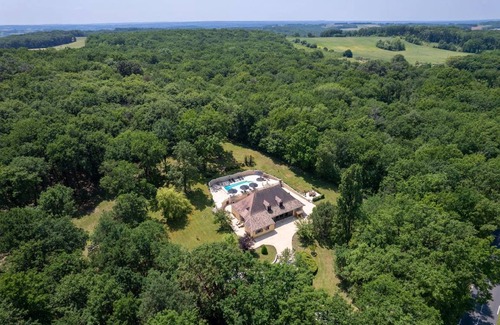 Rampieux House | 220 m² House ∙ 5 bedrooms ∙ 12 guests