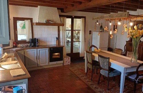 Saint-Jean-de-Sauves House | 230 m² House ∙ 2 bedrooms ∙ 8 guests