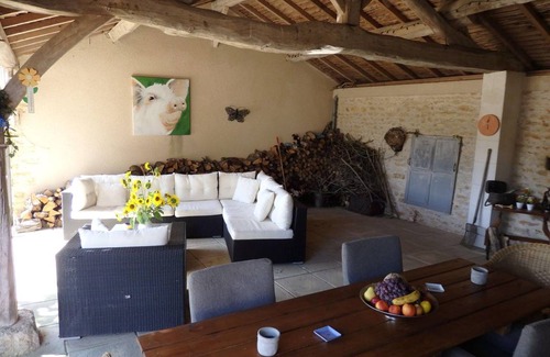 Saint-Jean-de-Sauves House | 230 m² House ∙ 2 bedrooms ∙ 8 guests