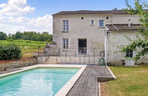 Champmillon House | 230 m² House ∙ 4 bedrooms ∙ 8 guests