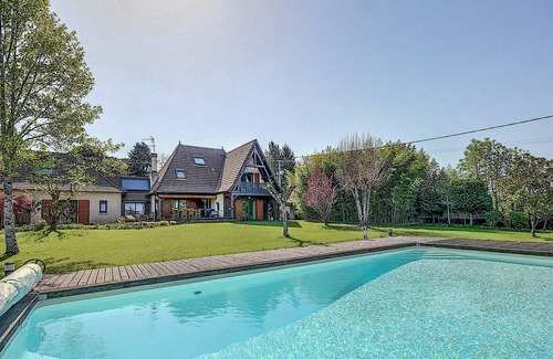 Varetz House | 240 m² Gîte ∙ 5 bedrooms ∙ 10 guests