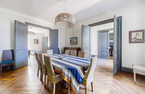 Etaules House | 240 m² House ∙ 5 bedrooms ∙ 12 guests