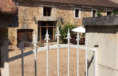 Saint-Pierre-de-Cole House | 250 m² House ∙ 4 bedrooms ∙ 8 guests