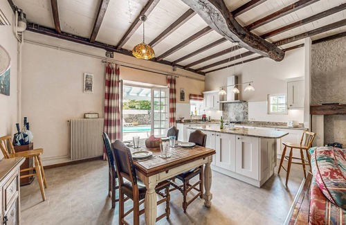 Escos House | 250 m² House ∙ 4 bedrooms ∙ 8 guests