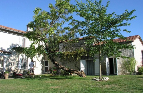 Lusignac House | 260 m² House ∙ 4 bedrooms ∙ 7 guests