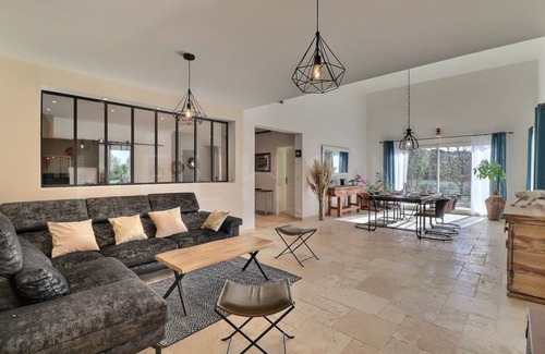 Saint-Cannat House | 270 m² House ∙ 5 bedrooms ∙ 10 guests