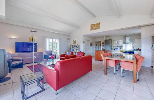 Ecuras House | 3 bedroom stunning home in Ecuras