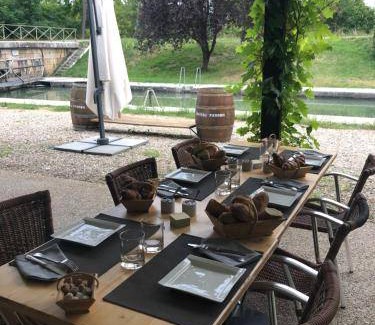 Buzet-sur-Baise Bed & Breakfast | 30 m² Bed and breakfast ∙ 3 guests