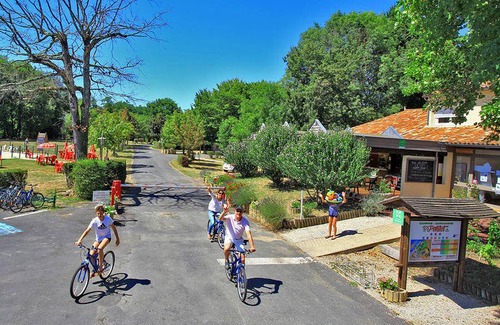 Saint-Astier House | 30 m² Mobile home ∙ 2 bedrooms ∙ 5 guests