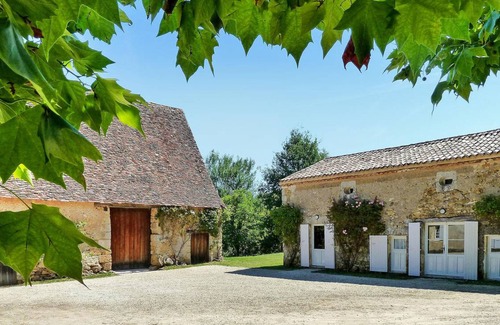 Lamonzie-Montastruc House | 300 m² Farmhouse ∙ 8 bedrooms ∙ 16 guests