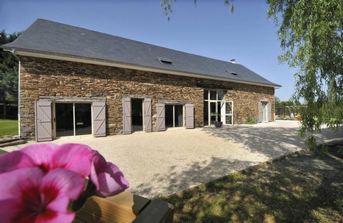 Uzerche House | 300 m² Gîte ∙ 9 bedrooms ∙ 18 guests