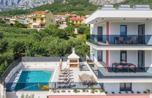 Umac House | 300 m² House ∙ 6 bedrooms ∙ 12 guests