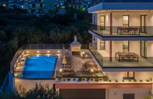 Umac House | 300 m² House ∙ 6 bedrooms ∙ 12 guests