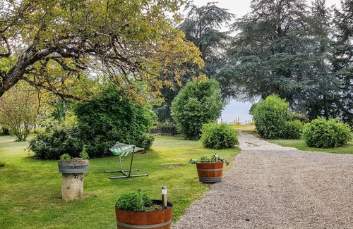 Bonneville-et-St-Avit-de-Fumadieres Villa | 300 m² Villa ∙ 6 bedrooms ∙ 12 guests
