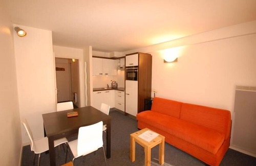 Eaux-Bonnes Apartment | 30m from ski slopes, 1st floor, view ski slopes, tv, 24m², Gourette