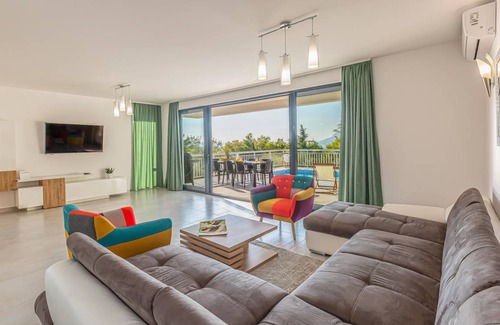 Brela House | 310 m² House ∙ 4 bedrooms ∙ 10 guests