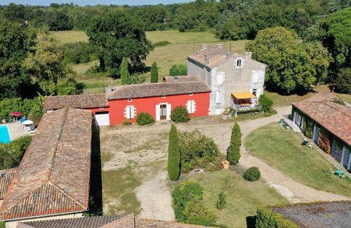 Montlieu la Garde Bed & Breakfast | 32 m² Bed and breakfast ∙ 10 guests