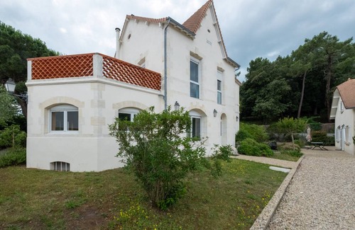 Saint-Trojan-les-Bains Villa | 320 m² Villa ∙ 8 bedrooms ∙ 16 guests