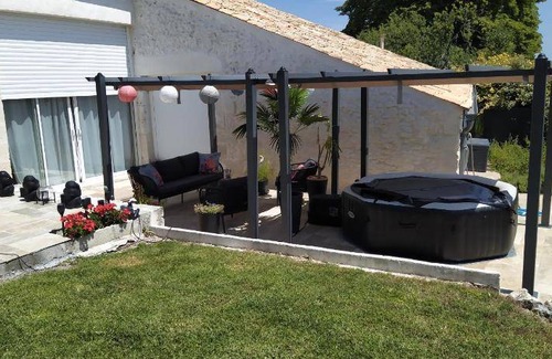 Saint-Georges-des-Agouts Bed & Breakfast | 33 m² Bed and breakfast ∙ 2 guests