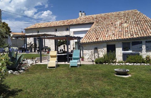 Saint-Georges-des-Agouts Bed & Breakfast | 33 m² Bed and breakfast ∙ 2 guests