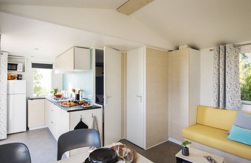 Saint-Palais-sur-Mer RV Rental | 33 m² Recreational vehicle (RV) ∙ 2 bedrooms ∙ 4 guests