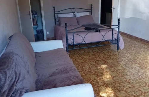 Aubusson Apartment | 35 m² Studio flat ∙ 1 bedroom ∙ 4 guests