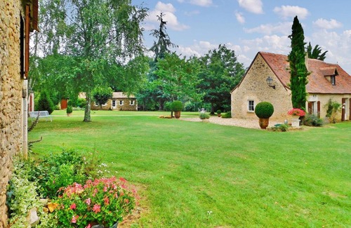 Douville House | 380 m² House ∙ 4 bedrooms ∙ 9 guests
