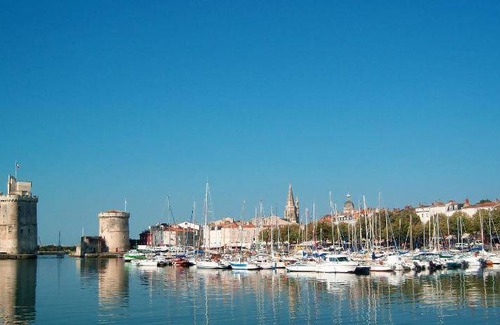 La Rochelle City Centre Apartment | 40 m² Serviced apartment ∙ 127 guests