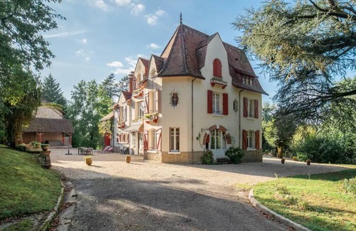 Saint-Gence Villa | 400 m² Villa ∙ 8 bedrooms ∙ 15 guests