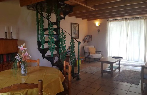 Saint-Pierre-de-Juillers House | 48 m² House ∙ 2 bedrooms ∙ 4 guests