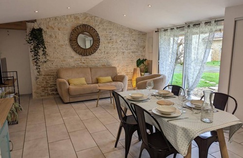 Aunac-sur-Charente Cottage | 48 m² Cabin ∙ 1 bedroom ∙ 2 guests
