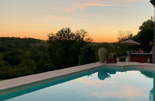 Rochechouart Apartment | 50 m² Apartment ∙ 1 bedroom ∙ 2 guests