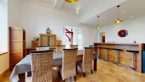 Gelos Bed & Breakfast | 500 m² Bed and breakfast ∙ 8 bedrooms ∙ 15 guests