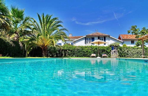 Saint-Laurent-de-Gosse House | 550 m² House ∙ 10 bedrooms ∙ 18 guests