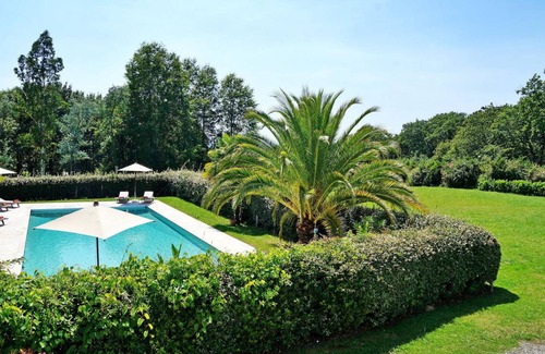 Saint-Laurent-de-Gosse House | 550 m² House ∙ 10 bedrooms ∙ 18 guests