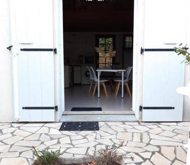 Saint-Xandre House | 60 m² House ∙ 2 bedrooms ∙ 4 guests