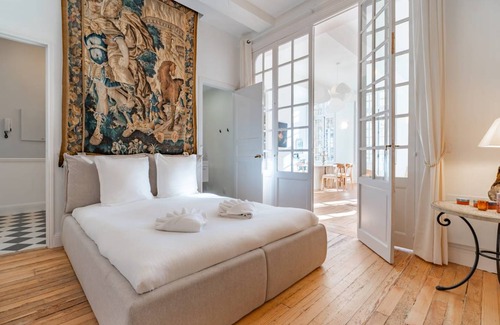 Hotel de Ville - Quinconces Apartment | 65 m² Apartment ∙ 1 bedroom ∙ 4 guests