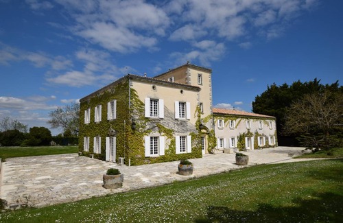 Mortagne-sur-Gironde Bed & Breakfast | 70 m² Bed and breakfast ∙ 4 guests