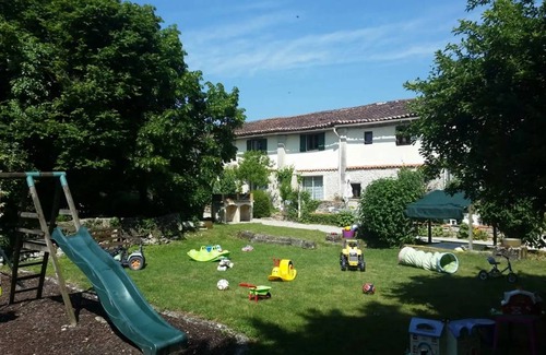 Saint-Pierre-de-Juillers House | 72 m² House ∙ 3 bedrooms ∙ 6 guests