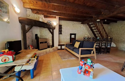 Saint-Pierre-de-Juillers House | 72 m² House ∙ 3 bedrooms ∙ 6 guests