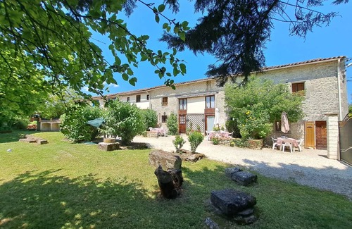 Saint-Pierre-de-Juillers House | 72 m² House ∙ 3 bedrooms ∙ 6 guests