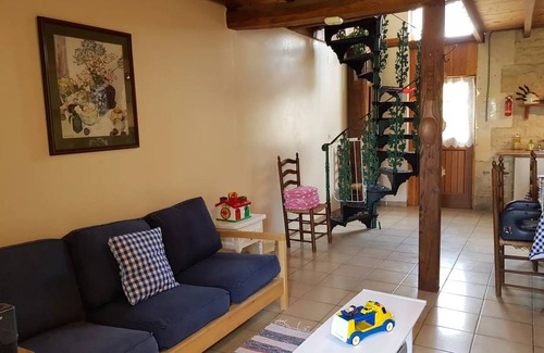 Saint-Pierre-de-Juillers House | 72 m² House ∙ 3 bedrooms ∙ 5 guests