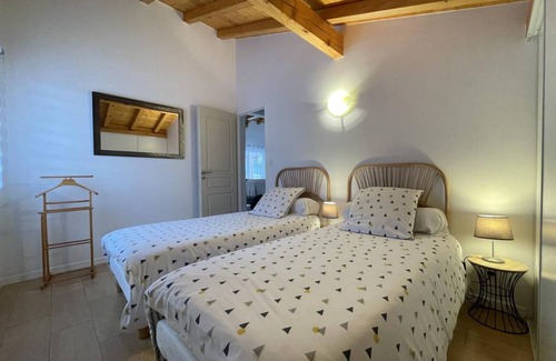 Saint-Pee-sur-Nivelle House | 72 m² Gîte ∙ 2 bedrooms ∙ 4 guests
