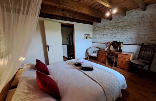 Saint-Pierre-de-Juillers House | 75 m² House ∙ 3 bedrooms ∙ 6 guests