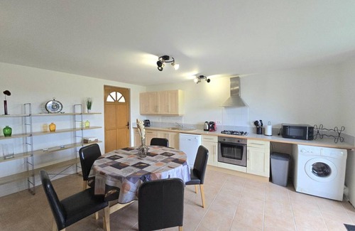 Saint-Meard-de-Drone Cottage | 83 m² Cabin ∙ 2 bedrooms ∙ 5 guests