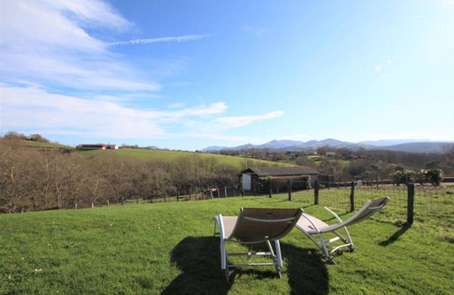 Saint-Pee-sur-Nivelle House | 86 m² Gîte ∙ 3 bedrooms ∙ 6 guests
