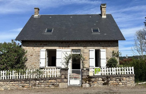 Saint-Yrieix-le-Dejalat House | 90 m² Gîte ∙ 2 bedrooms ∙ 4 guests