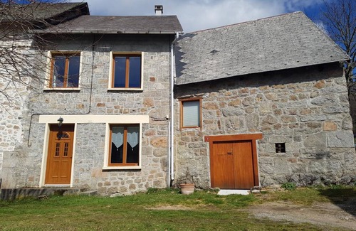 Alleyrat House | 90 m² Gîte ∙ 2 bedrooms ∙ 4 guests
