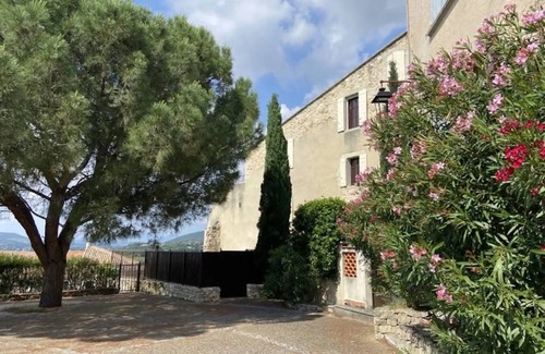Sablet House | 90 m² House ∙ 1 bedroom ∙ 2 guests