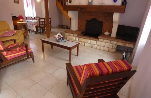 Montsoue House | 92 m² Gîte ∙ 2 bedrooms ∙ 4 guests